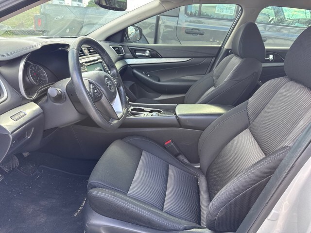 2016 Nissan Maxima S photo 2