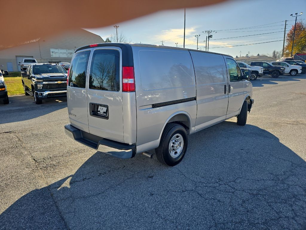 2025 Chevrolet Express Cargo Work Van - Photo 10