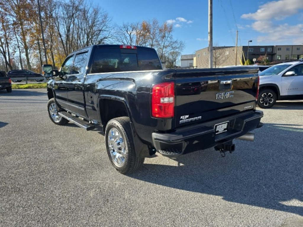 Used 2018 GMC Sierra 2500 HD Denali Truck Crew Cab