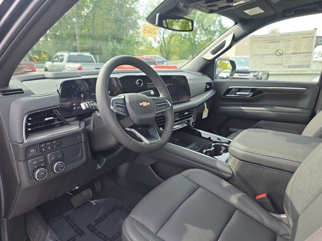 2025 Chevrolet Suburban LT photo 3
