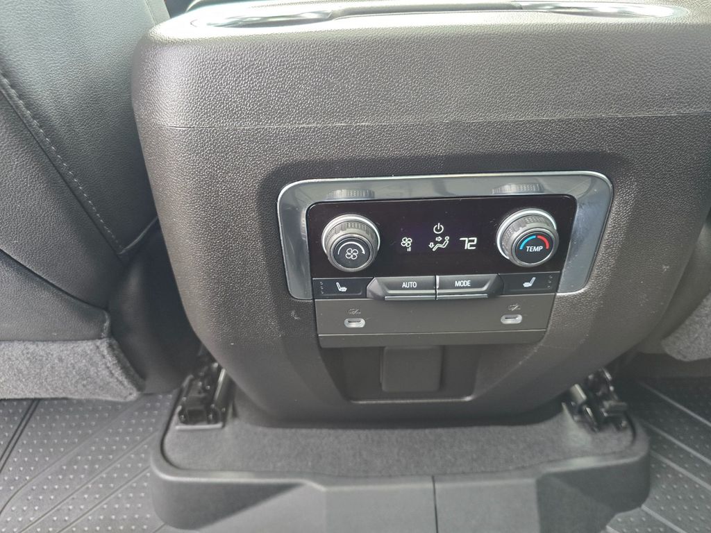 2021 Chevrolet Suburban High Country - Photo 18