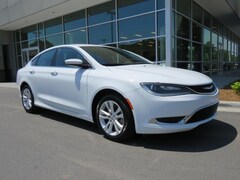 2017 Chrysler 200 Limited Sedan