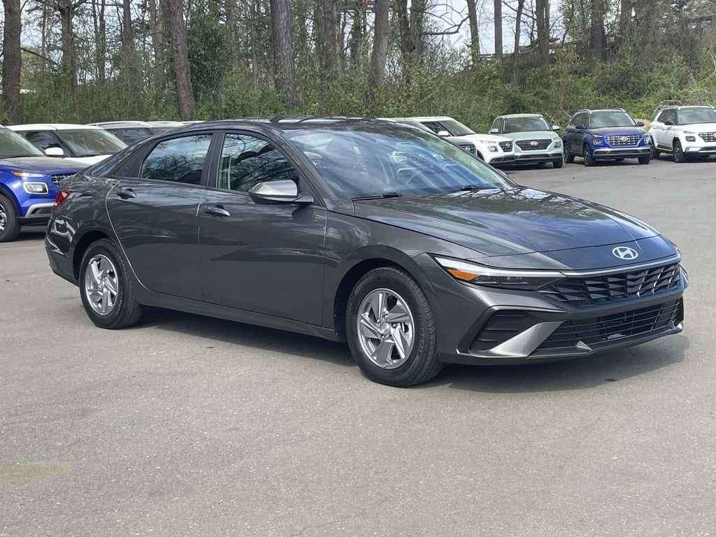 2024 Hyundai Elantra SE