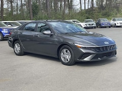 2024 Hyundai Elantra SE Sedan