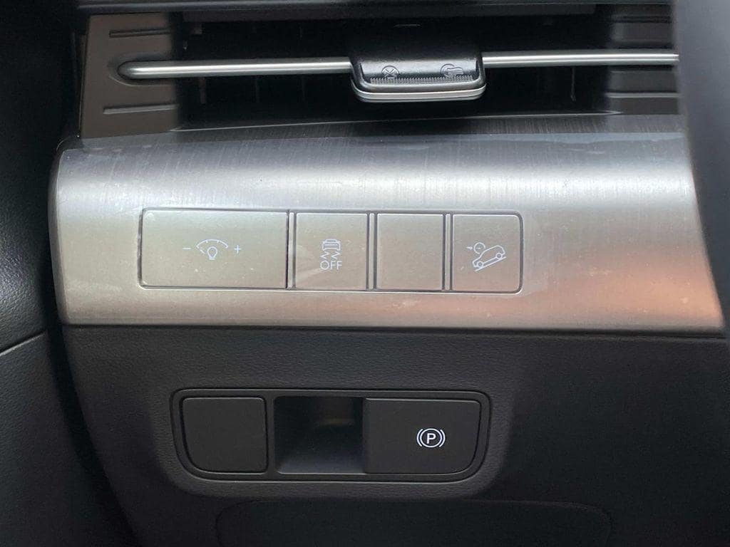 2025 Hyundai Kona SEL - Photo 18