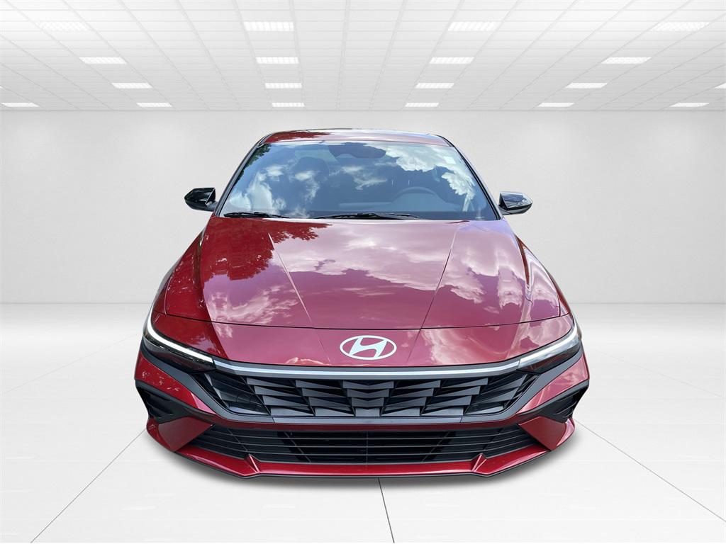 2025 Hyundai Elantra SEL Sport photo 3