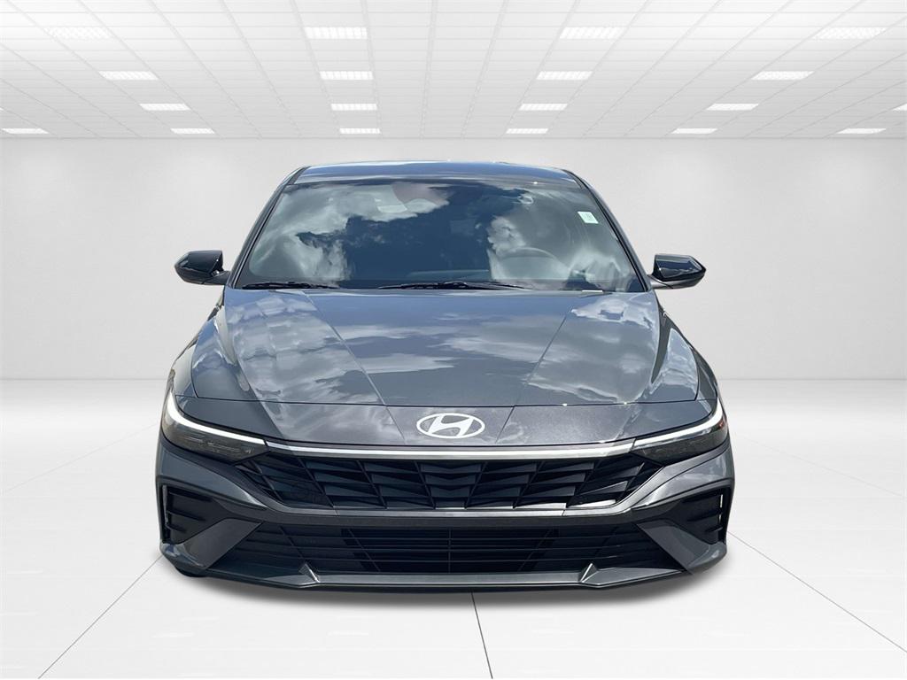 2025 Hyundai Elantra SEL Sport photo 2