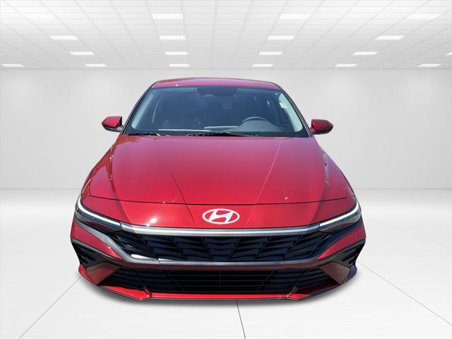 2025 Hyundai Elantra SE photo 3