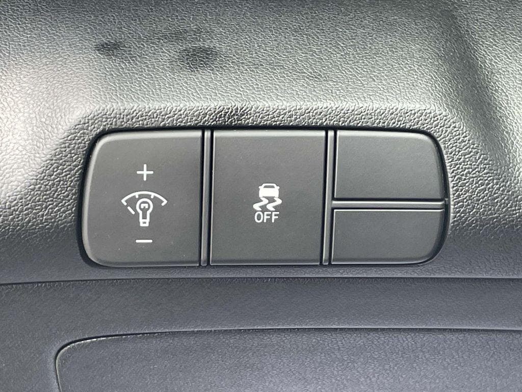 2025 Hyundai Elantra SEL - Photo 17