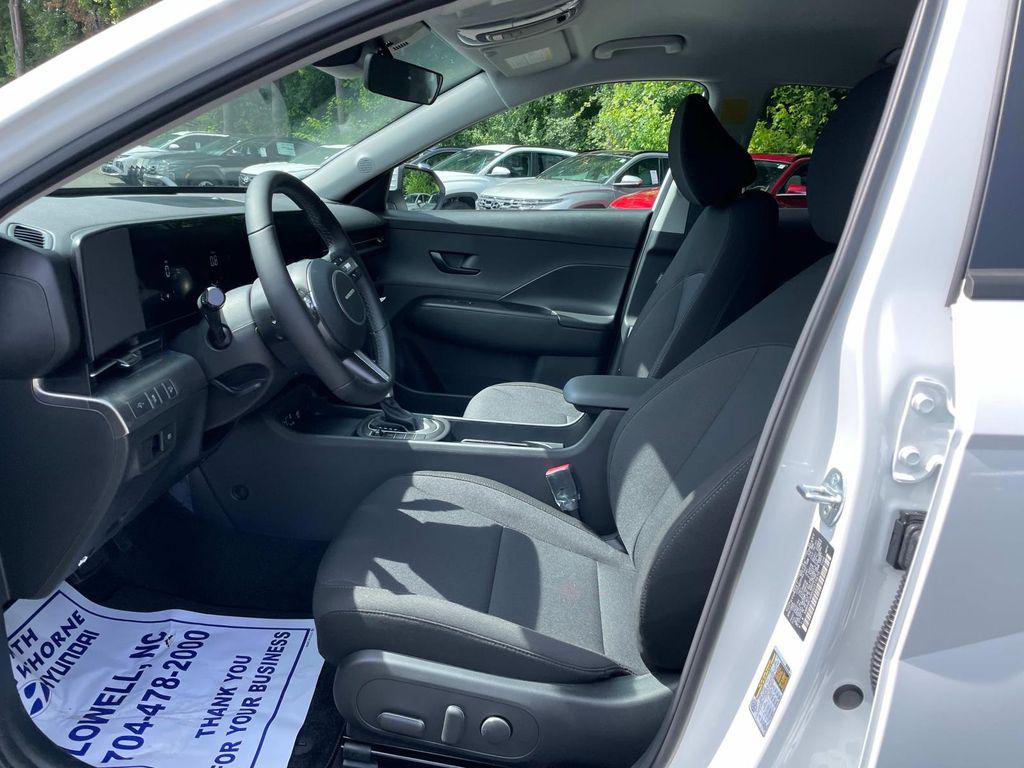 2025 Hyundai Kona SEL - Photo 16