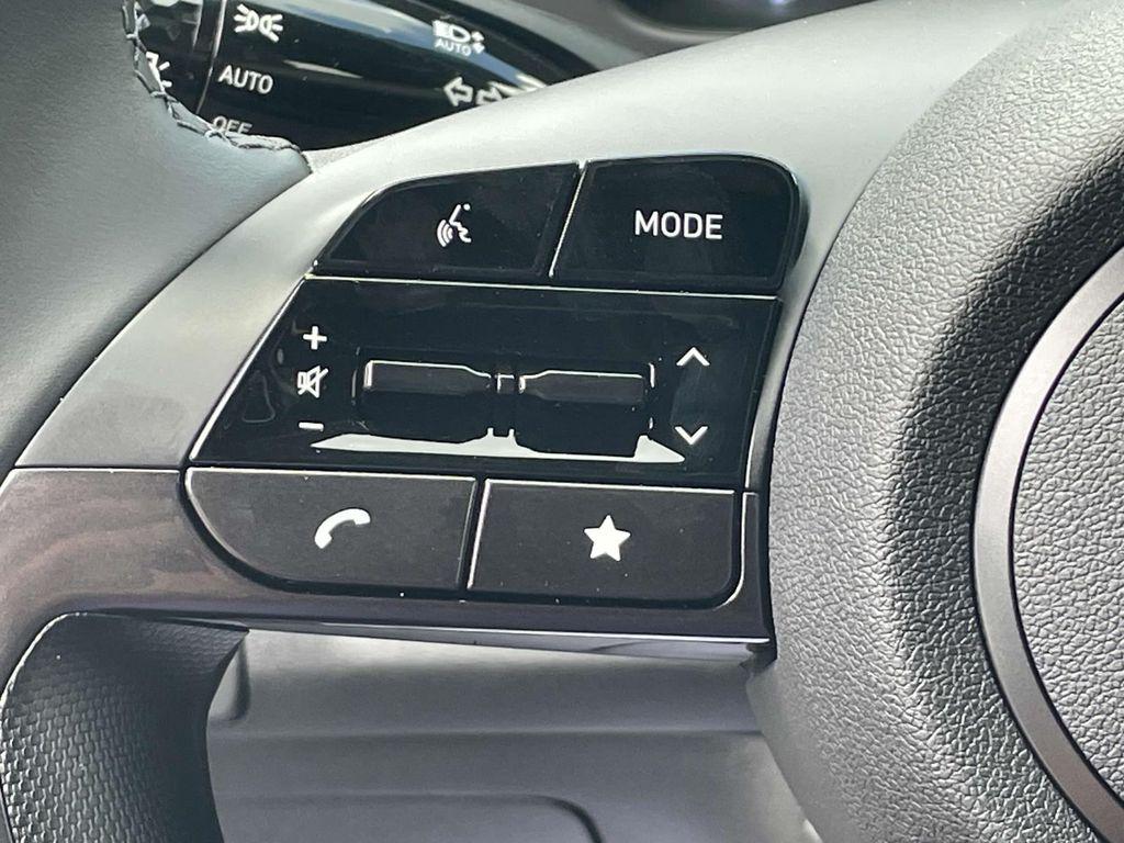 2025 Hyundai Elantra SEL - Photo 18
