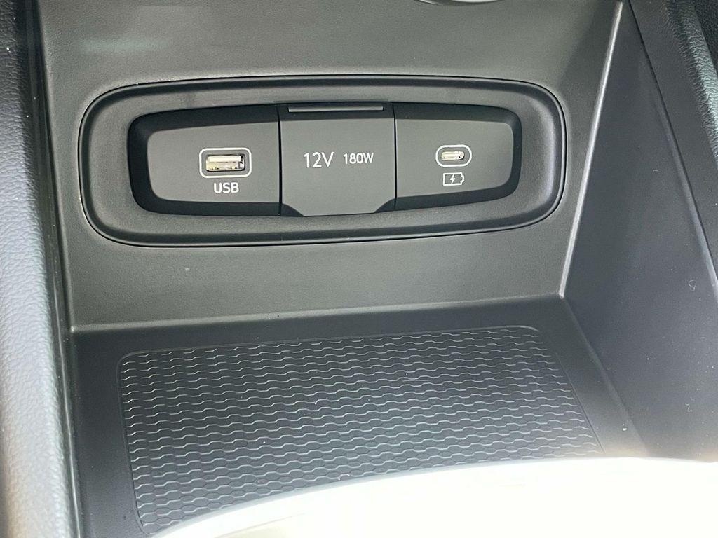 2025 Hyundai Venue SEL - Photo 29