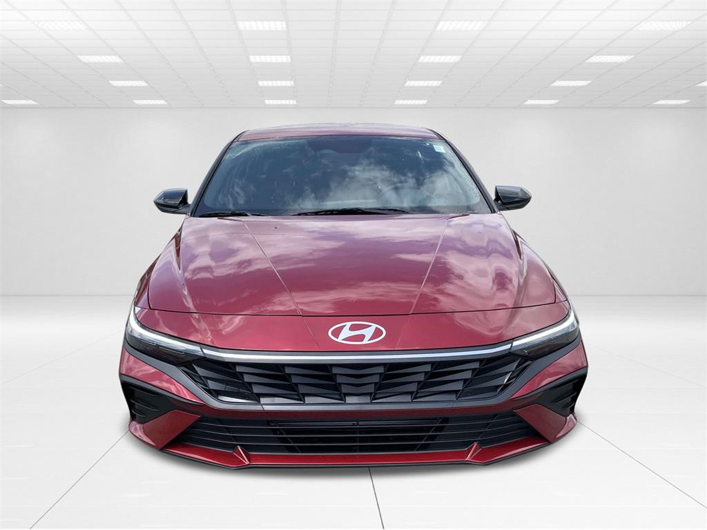 2025 Hyundai Elantra SEL Sport photo 3
