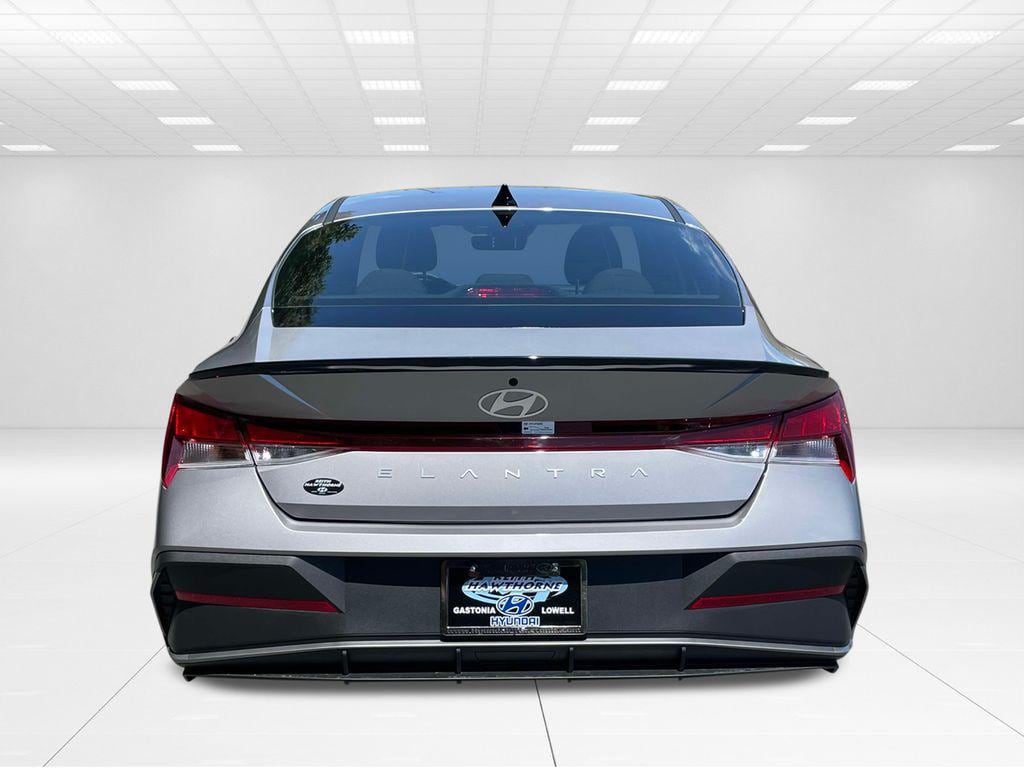 2025 Hyundai Elantra SEL - Photo 6