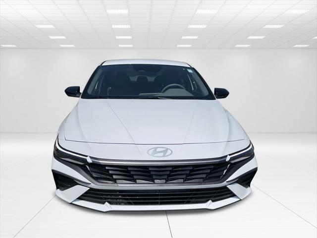 2025 Hyundai Elantra SEL Sport photo 3
