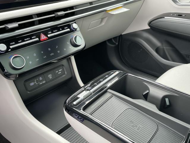 2025 Hyundai Tucson Limited photo 2