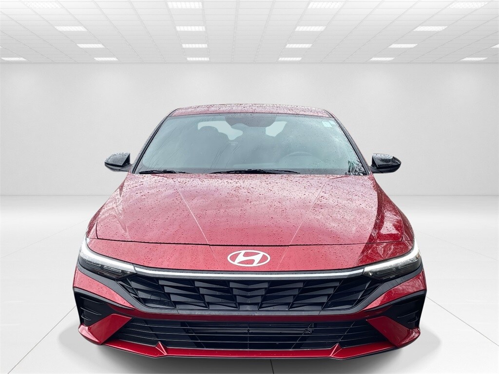 2025 Hyundai Elantra SEL Sport photo 2