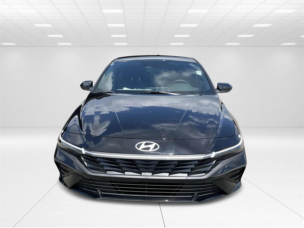 2025 Hyundai Elantra SEL Sport photo 3