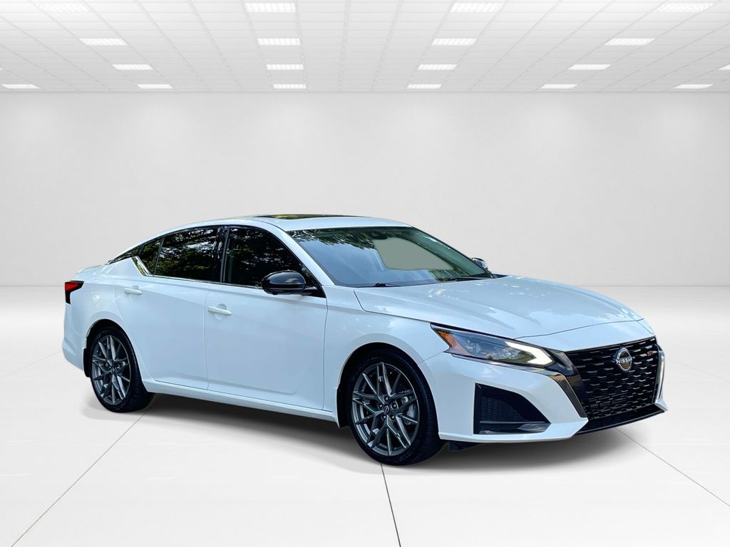 2023 Nissan Altima 2.0 SR Sedan