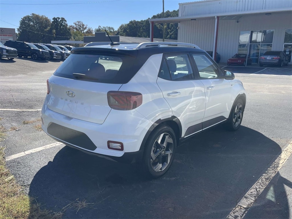 2025 Hyundai Venue Limited photo 2