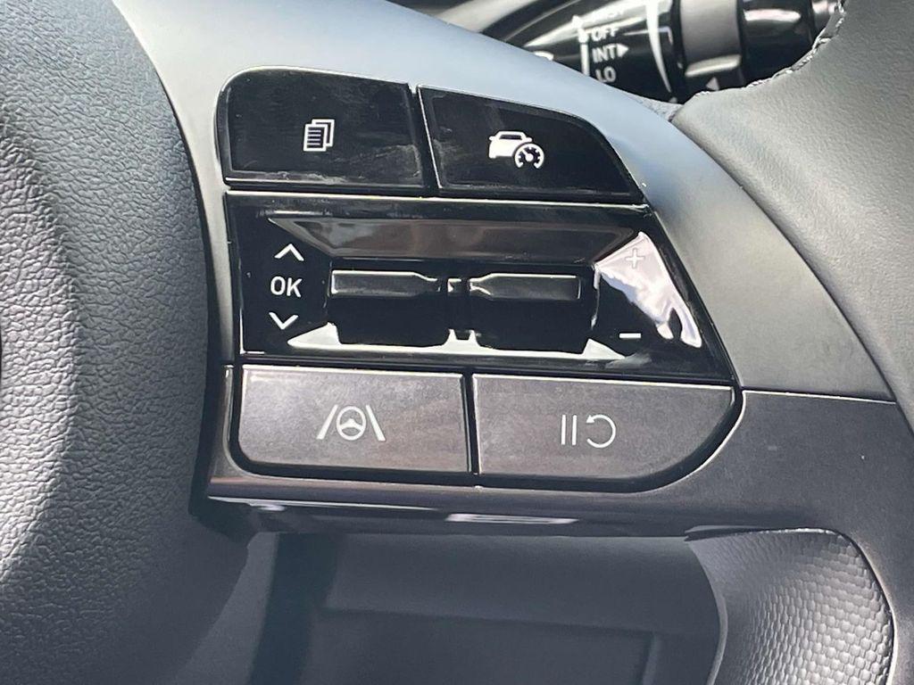 2025 Hyundai Elantra SEL - Photo 19