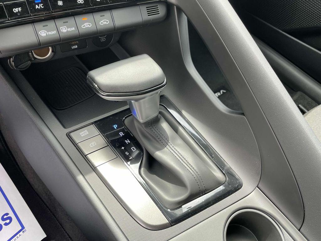 2025 Hyundai Elantra SEL - Photo 28