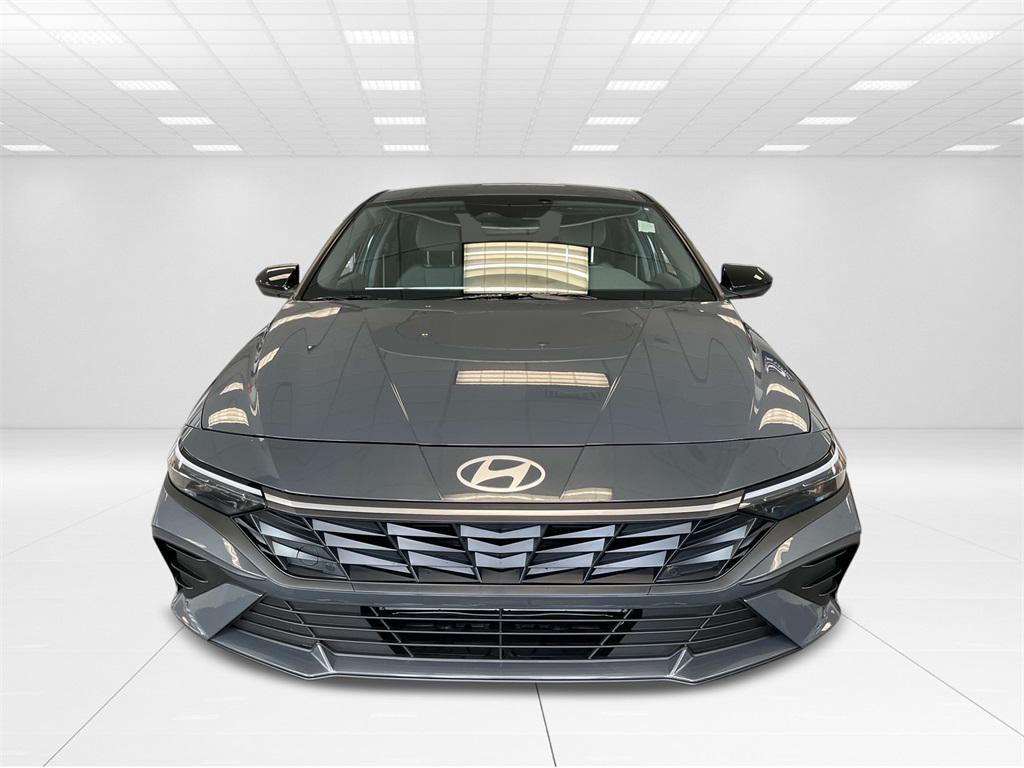 2025 Hyundai Elantra SEL Sport photo 2