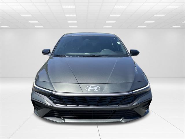 2025 Hyundai Elantra Blue SEL Sport photo 2