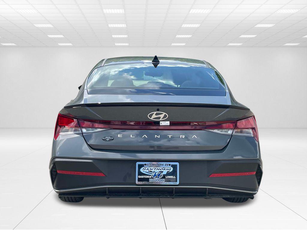 2025 Hyundai Elantra SEL - Photo 6