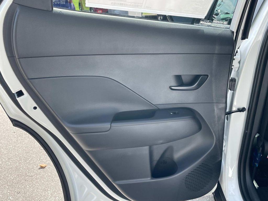 2025 Hyundai Kona SEL - Photo 11