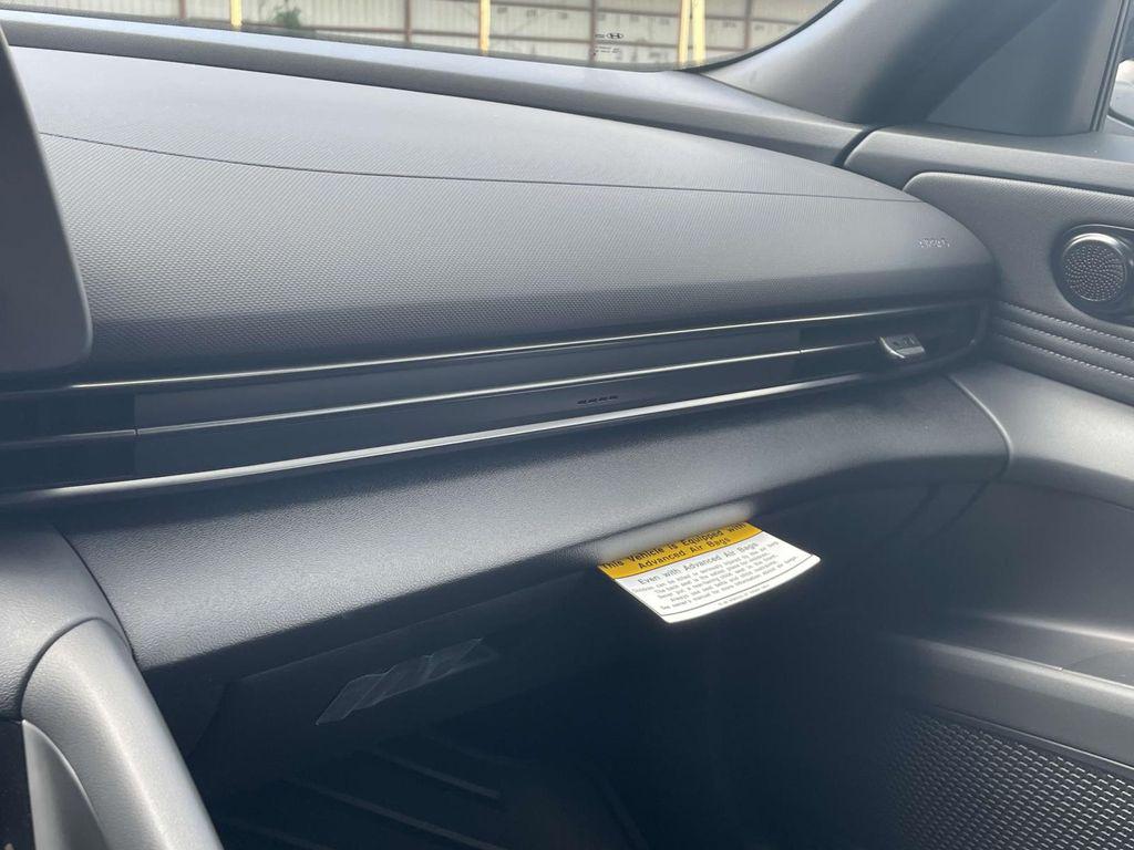 2025 Hyundai Elantra SEL - Photo 28