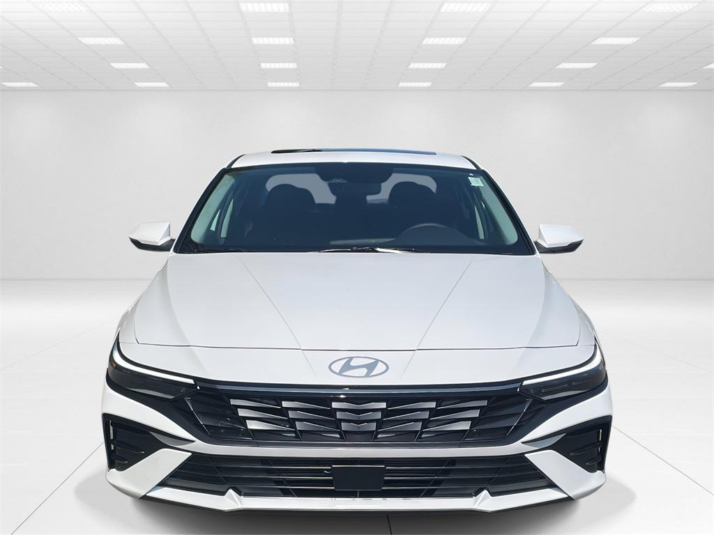 2025 Hyundai Elantra Limited photo 3