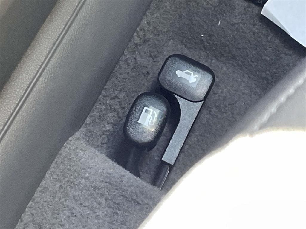2025 Hyundai Elantra SE photo 3