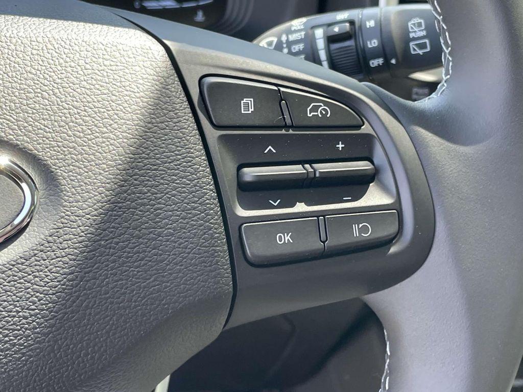 2025 Hyundai Venue SEL - Photo 22