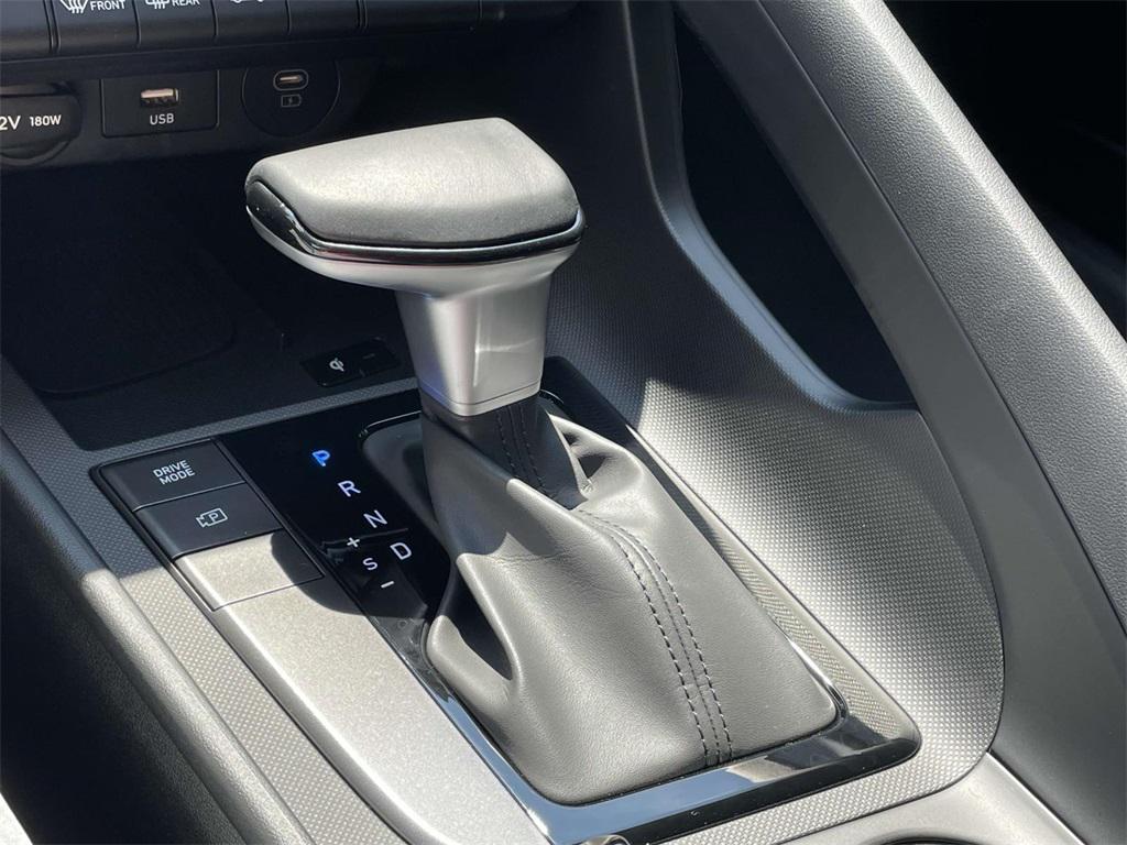 2025 Hyundai Elantra SEL Sport photo 3