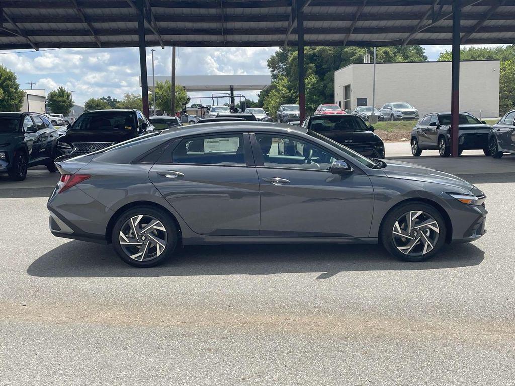 2025 Hyundai Elantra SEL - Photo 8