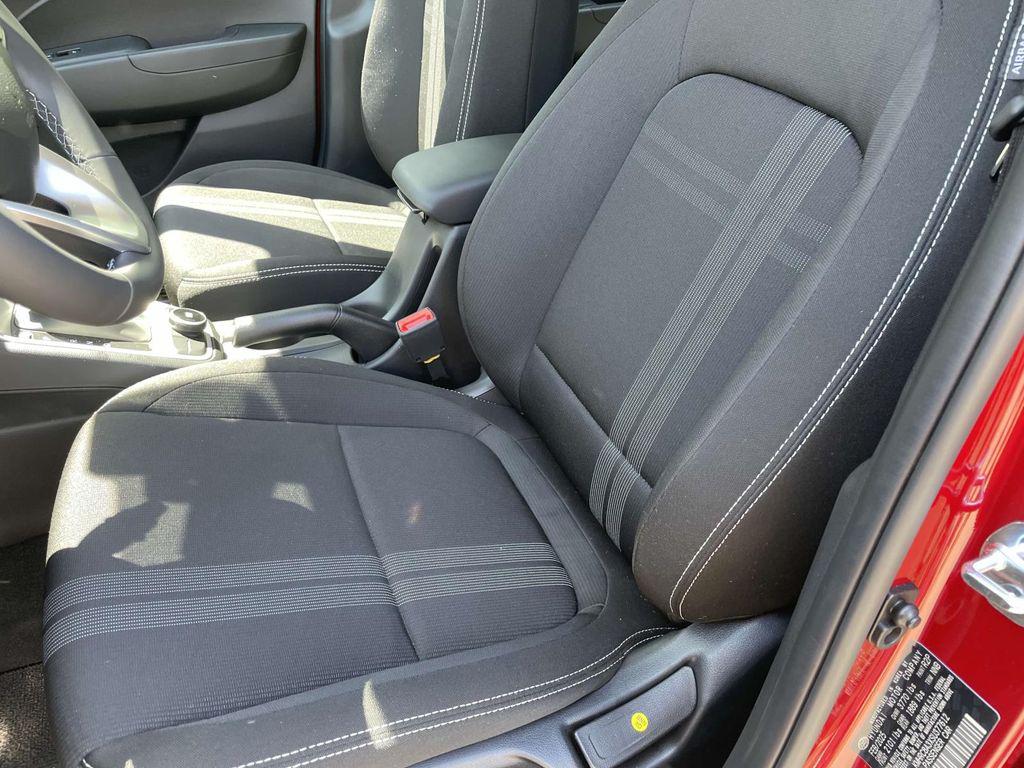 2025 Hyundai Venue SEL - Photo 14