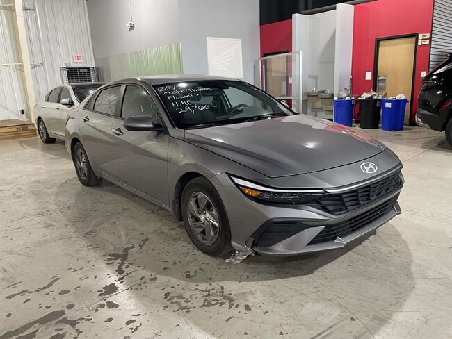 2024 Hyundai Elantra SE Sedan