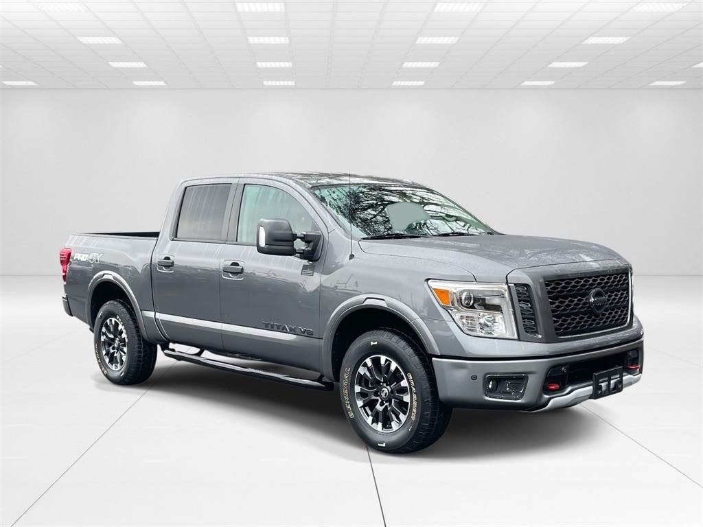 2019 Nissan Titan PRO-4X's photo