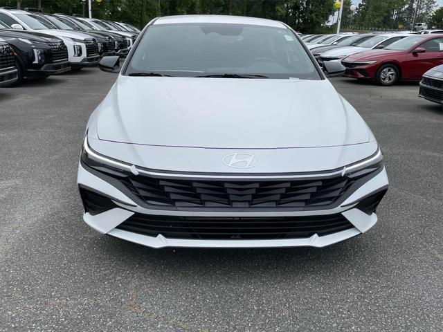2025 Hyundai Elantra SEL Sport photo 3