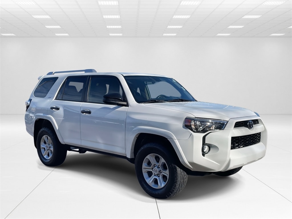 2018 Toyota 4Runner SR5's photo