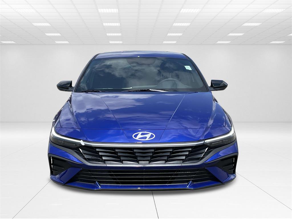 2025 Hyundai Elantra SEL Sport photo 2