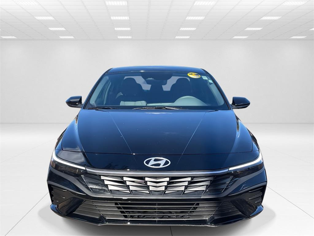 2025 Hyundai Elantra SE photo 2