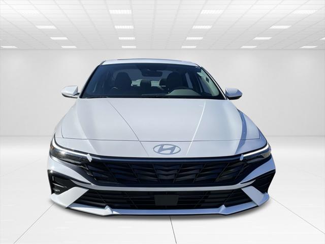 2025 Hyundai Elantra SEL Convenience photo 2