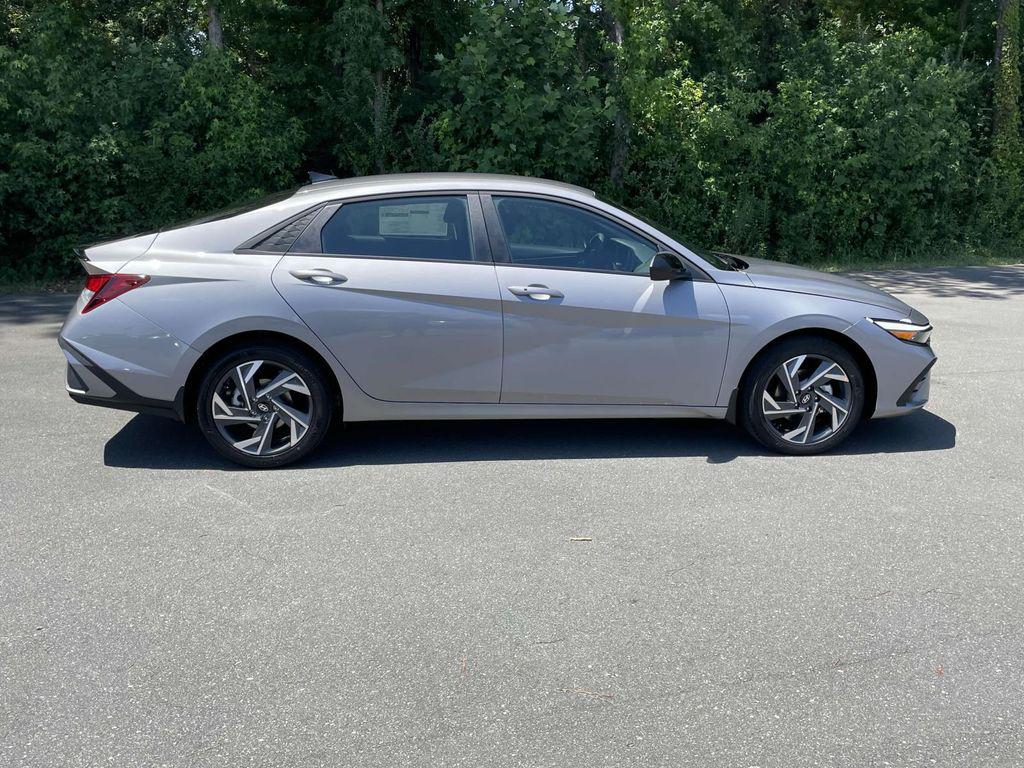 2025 Hyundai Elantra SEL - Photo 8
