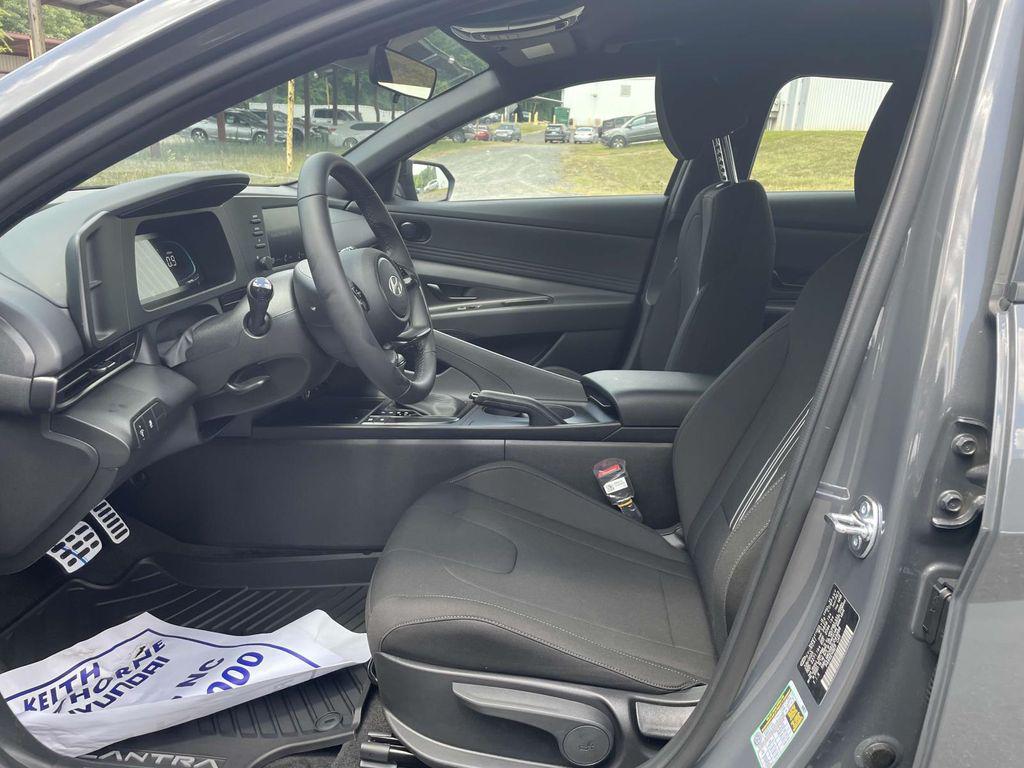 2025 Hyundai Elantra SEL - Photo 15