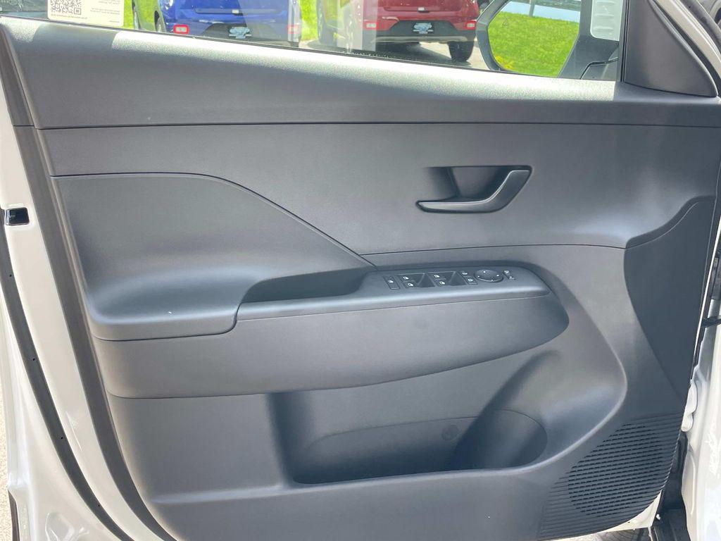 2025 Hyundai Kona SEL - Photo 14
