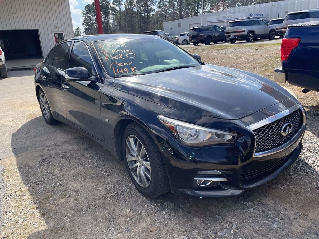2015 INFINITI Q50 Base