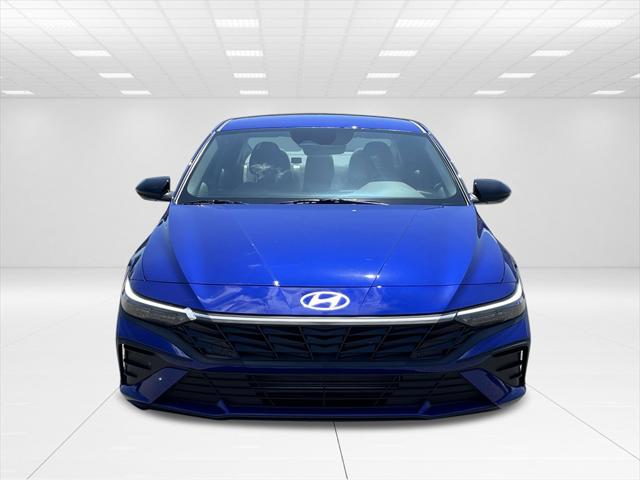 2025 Hyundai Elantra SEL Sport photo 2