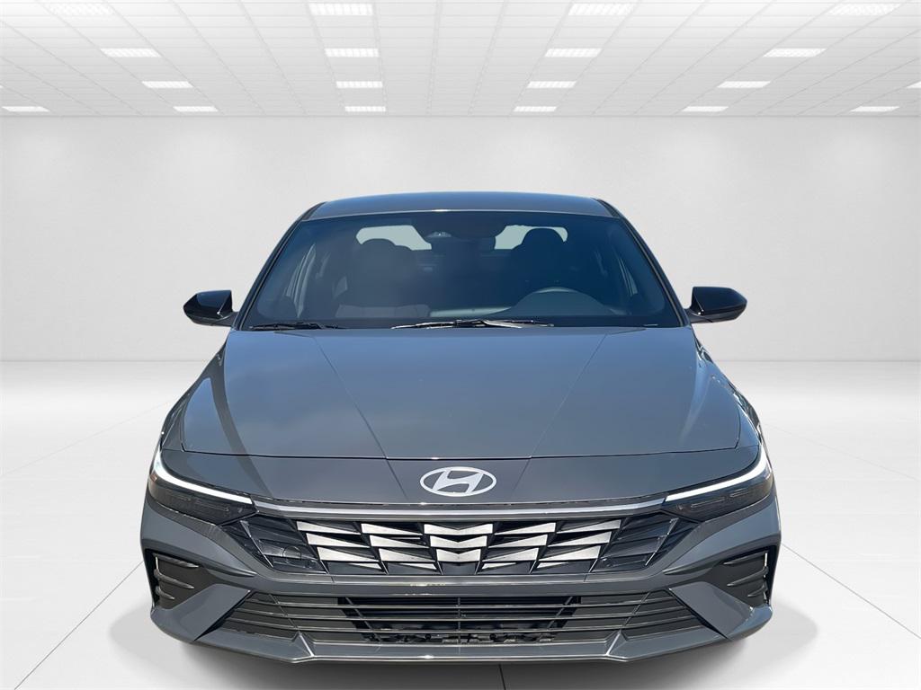 2025 Hyundai Elantra SEL Sport photo 3